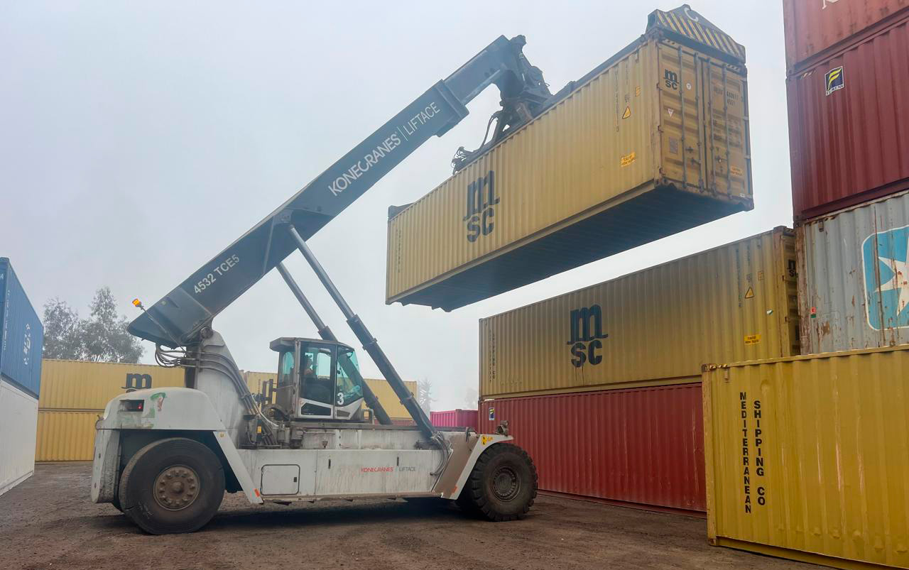 Operaciones de almacenaje en instalaciones de Transportes Blanco